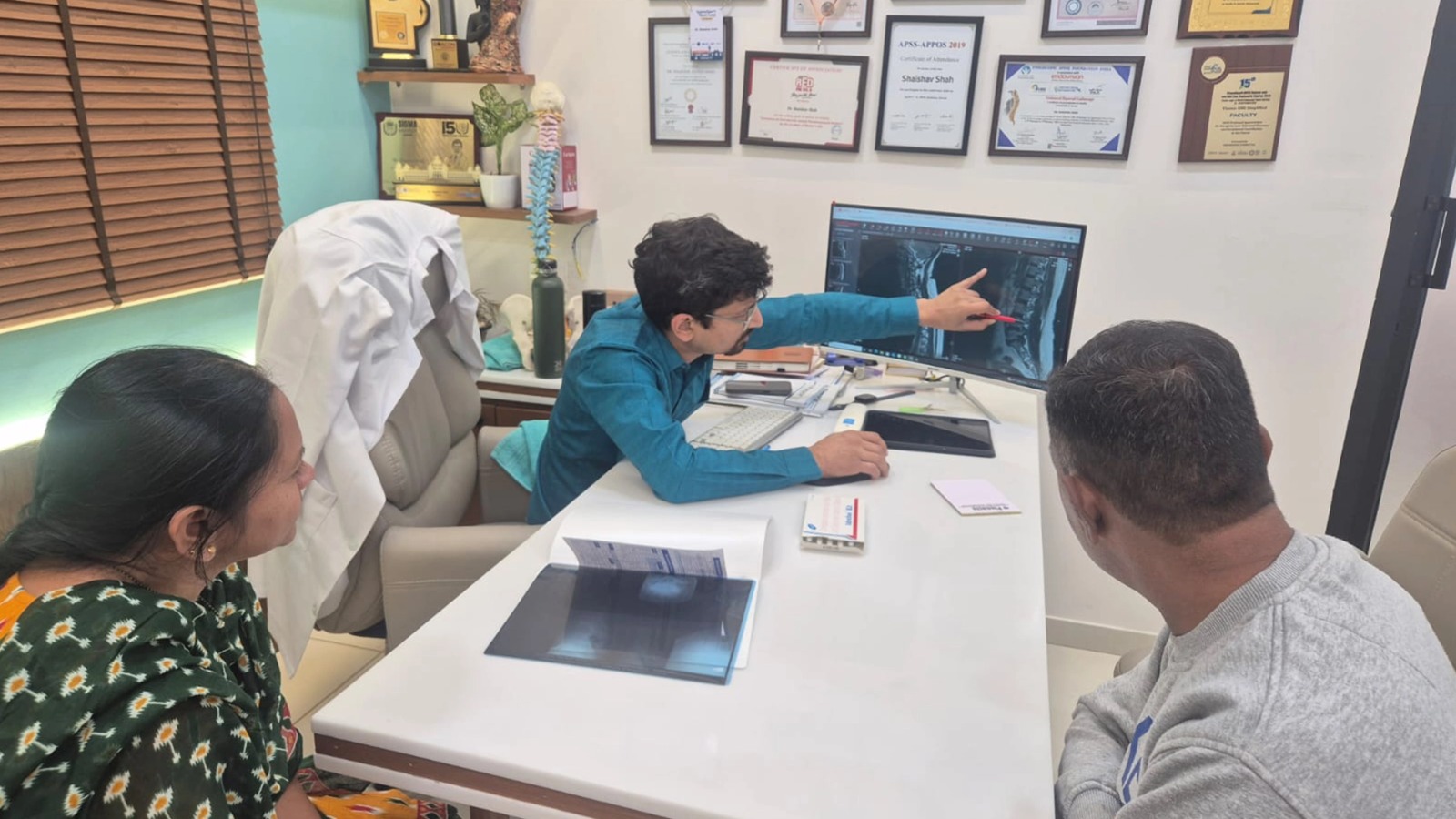 Leading Spine Consultant in India